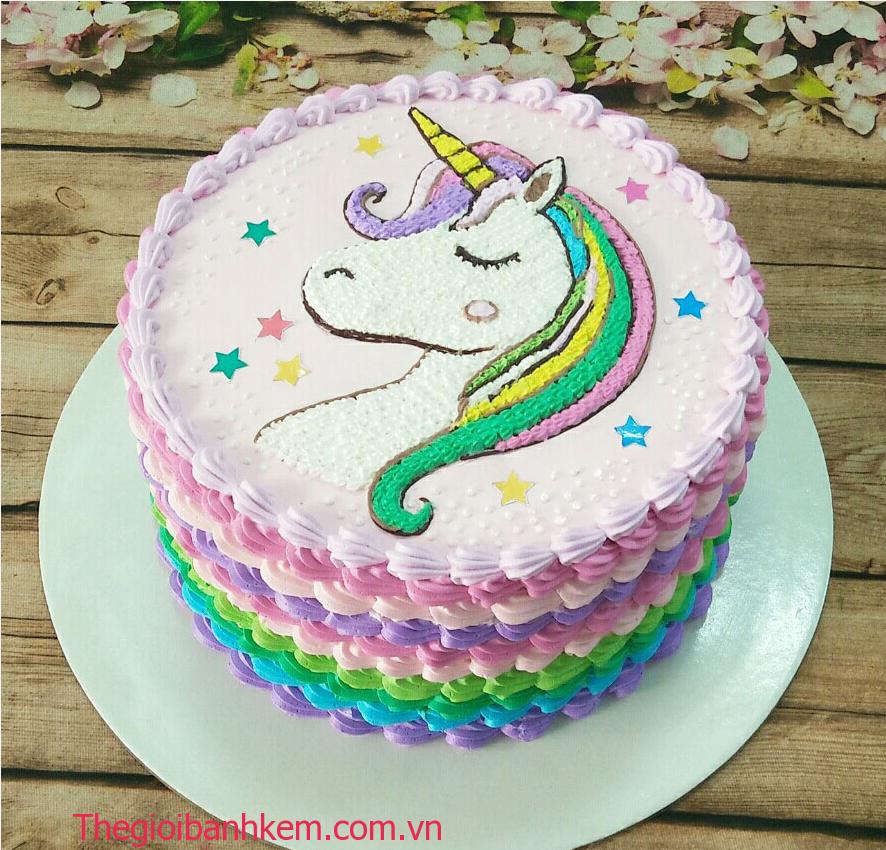 Hãy xem bức tranh của bánh kem ngựa pony sinh nhật để chiêm ngưỡng vẻ đẹp tuyệt vời này. Với hình ảnh ngựa pony được vẽ tinh tế và trang trí bánh. Chắc chắn bạn sẽ cảm thấy muốn thưởng thức ngay lập tức.